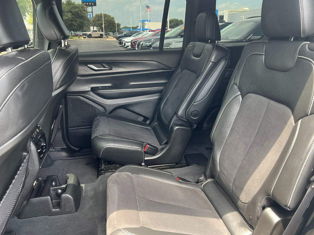 Used 2024 Jeep Grand Cherokee L Altitude RWD image 14