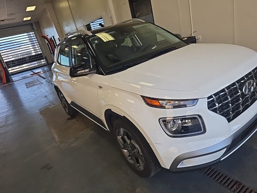 Used 2024 Hyundai Venue Limited FWD image 1