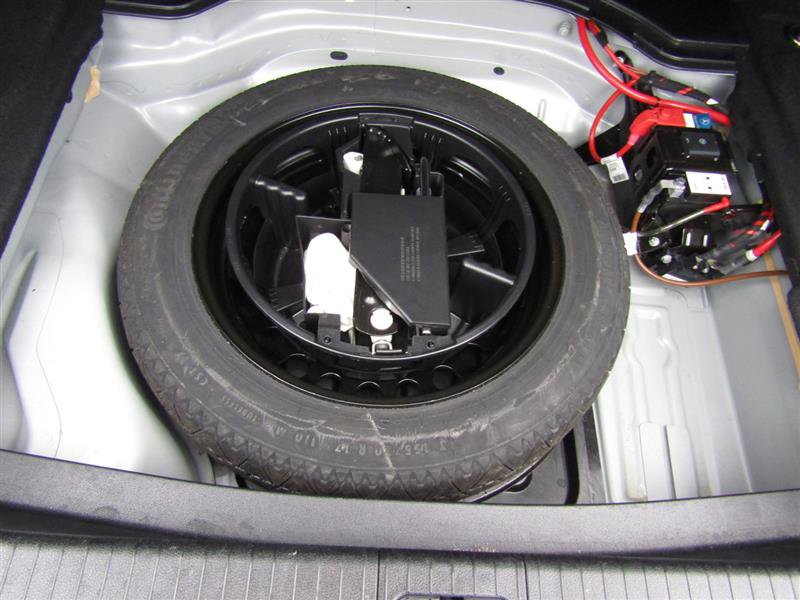 Used 2015 Mercedes-Benz E 350 Sedan w/ Premium 1 Package image 41