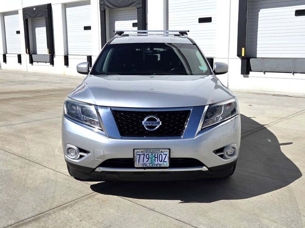 Used 2013 Nissan Pathfinder SV AWD/4WD image 2