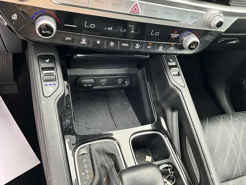 Used 2023 Kia Telluride AWD image 22