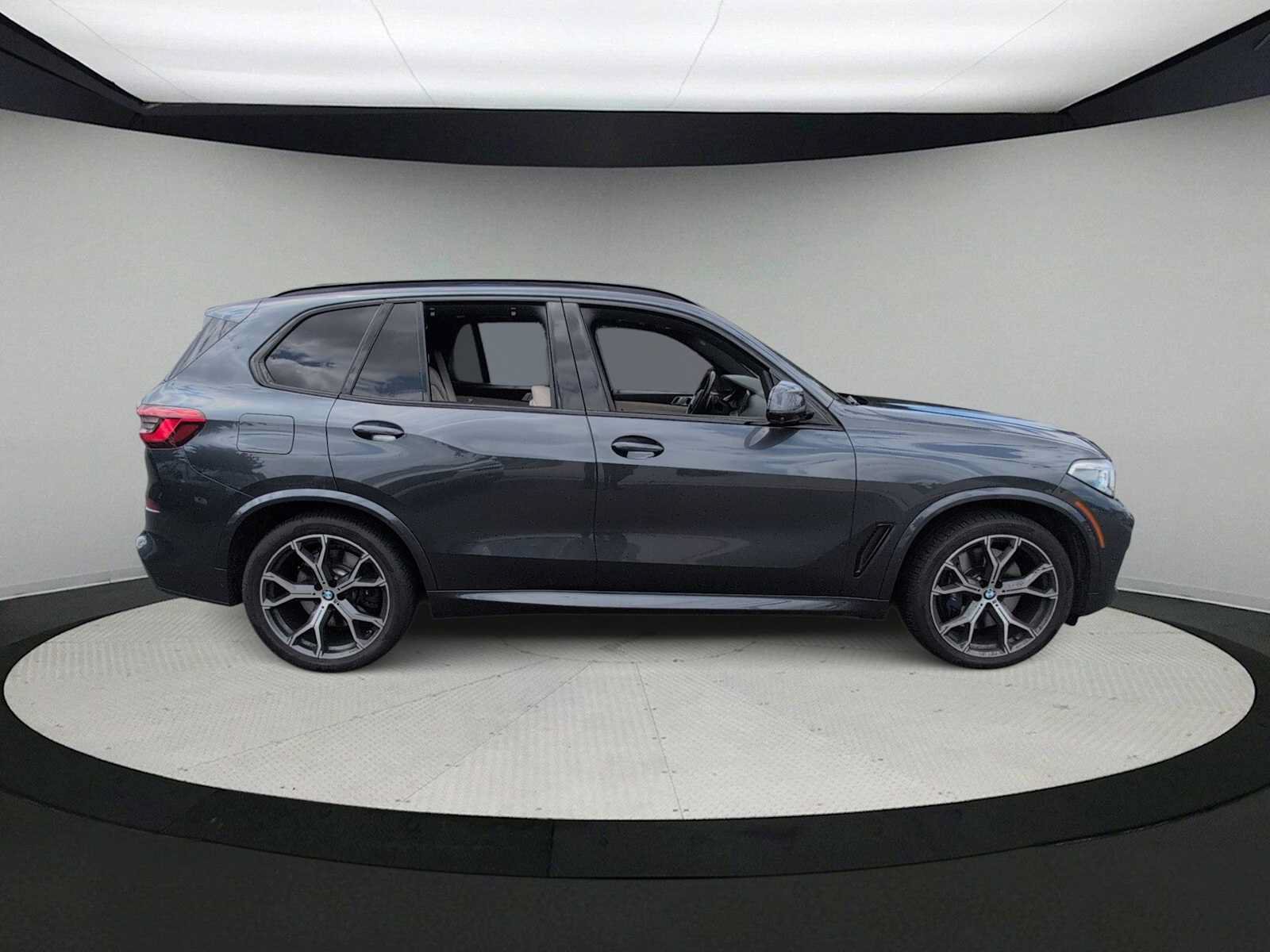Used 2019 BMW X5 xDrive50i w/ M Sport Package AWD/4WD image 9