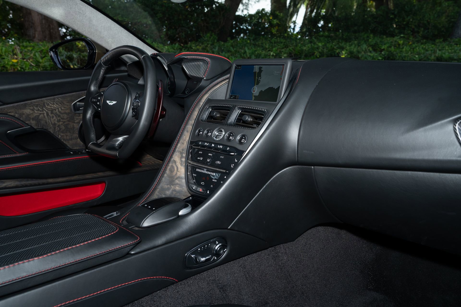 Used 2020 Aston Martin DBS Superleggera RWD image 15