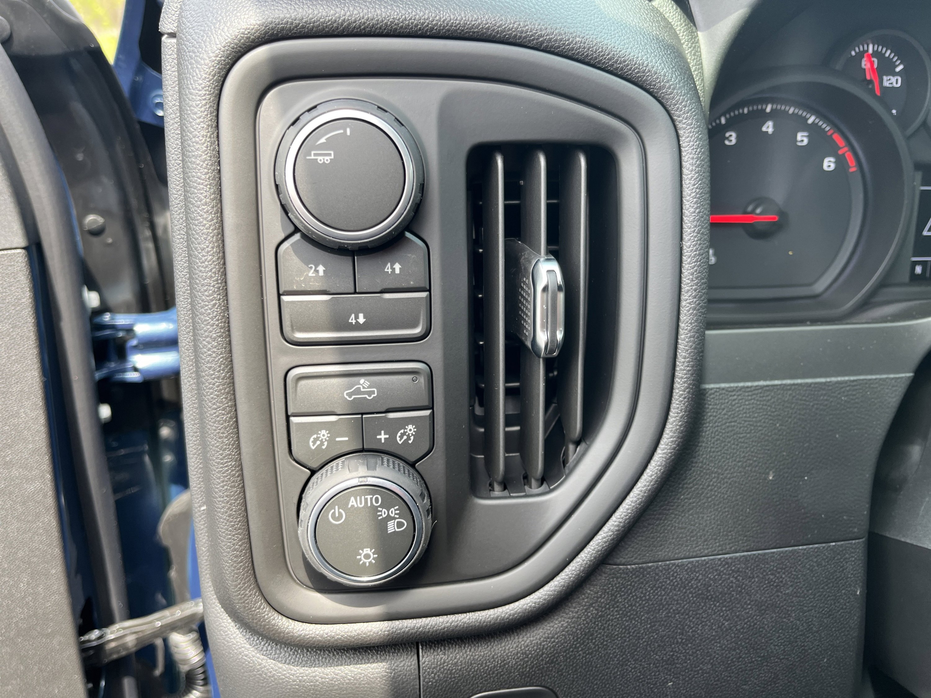 New 2026 Chevrolet Silverado 2500 Custom w/ Custom Convenience Package AWD/4WD image 31