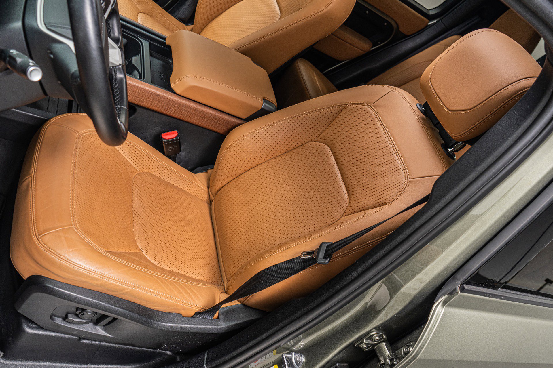 Used 2024 Land Rover Defender 110 SE image 24