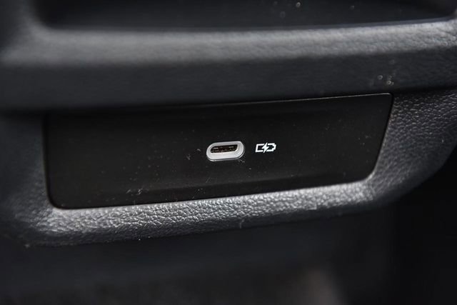 Used 2023 Volkswagen Taos SE w/ Panoramic Sunroof Package image 24