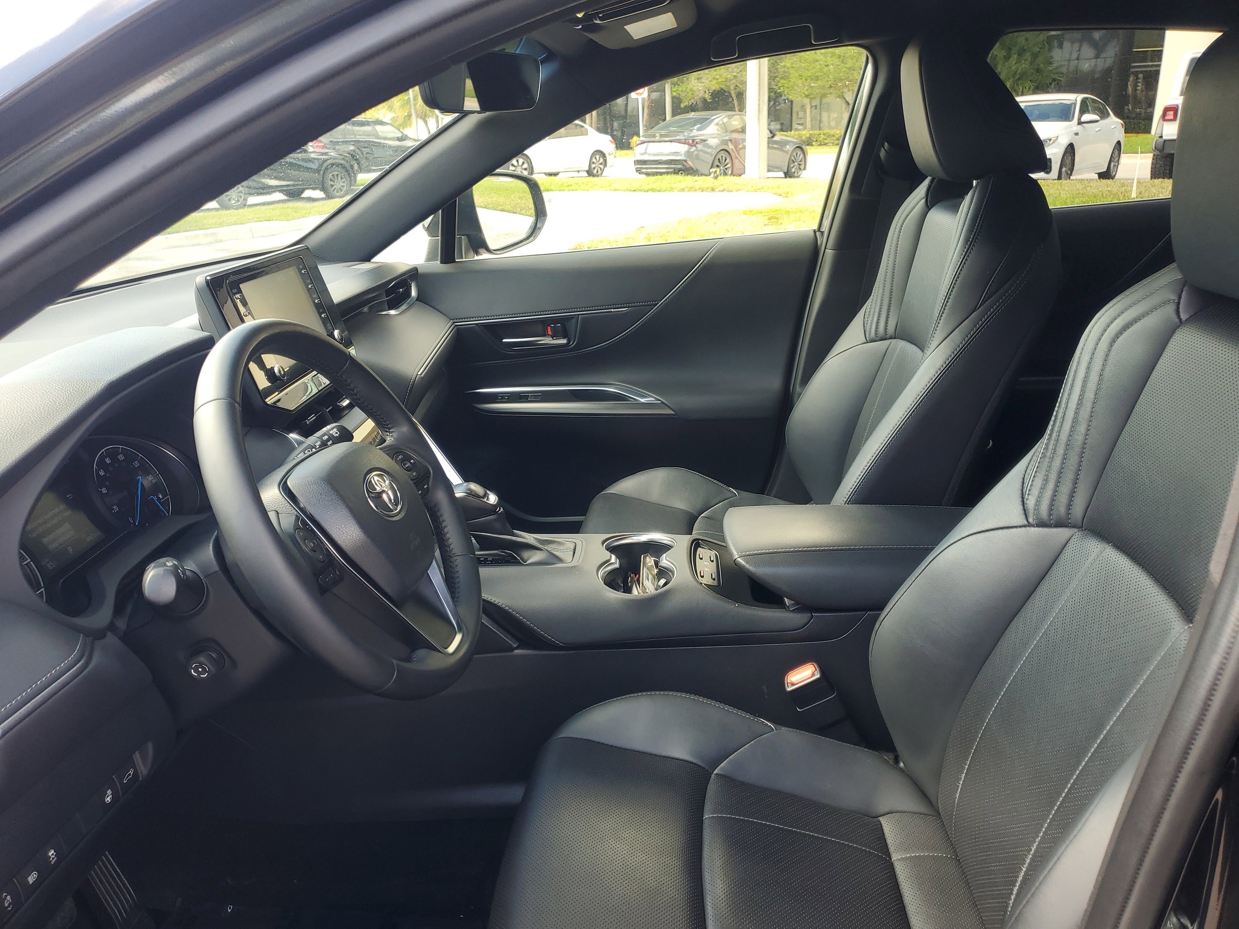 Used 2021 Toyota Venza XLE w/ Softex Package image 16