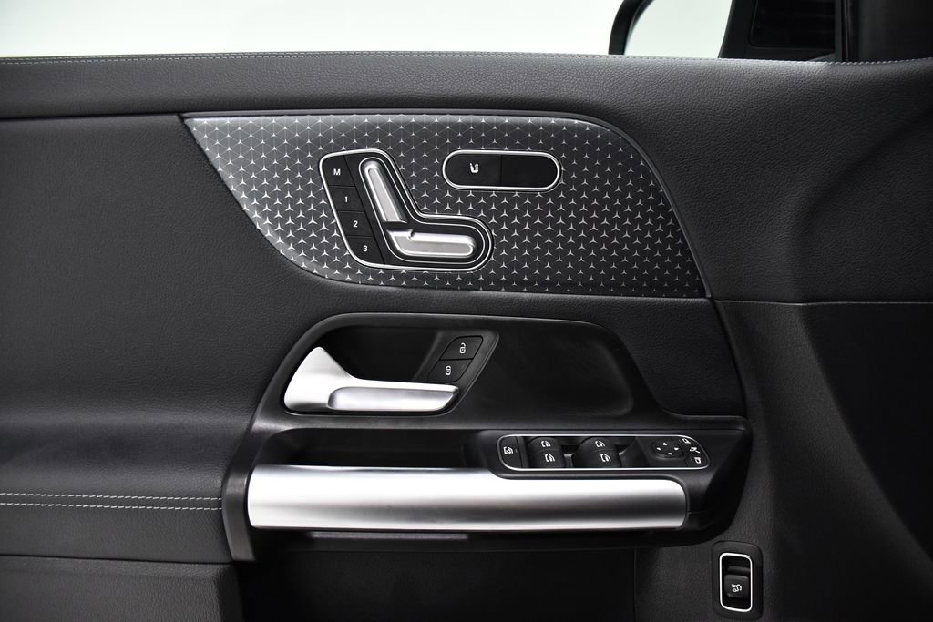 Certified 2025 Mercedes-Benz GLA 250 4MATIC image 17