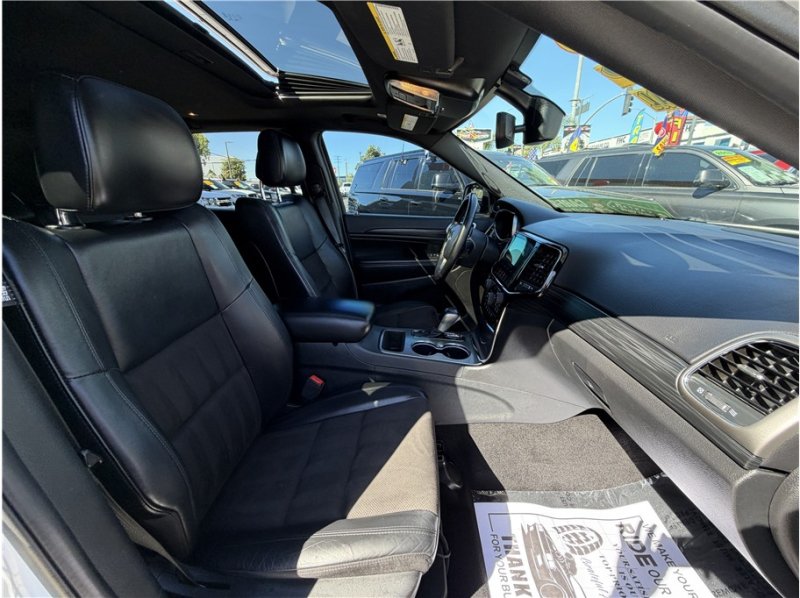 Used 2020 Jeep Grand Cherokee Altitude AWD/4WD image 32