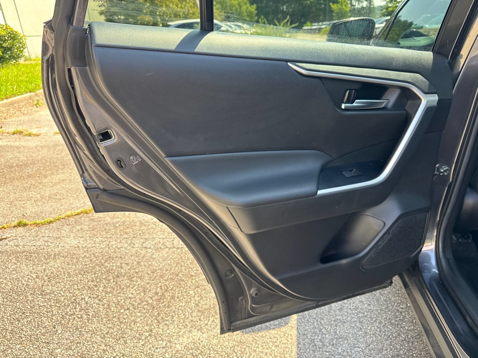 Used 2022 Toyota RAV4 XLE Premium FWD image 21