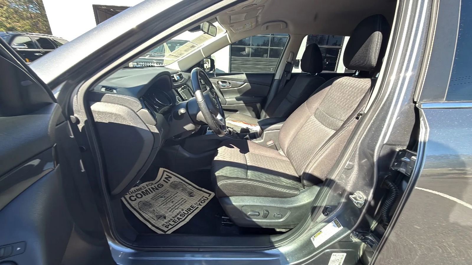 Used 2020 Nissan Rogue SV image 15