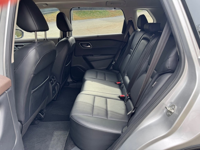 Used 2021 Nissan Rogue SV w/ Premium Package FWD image 13