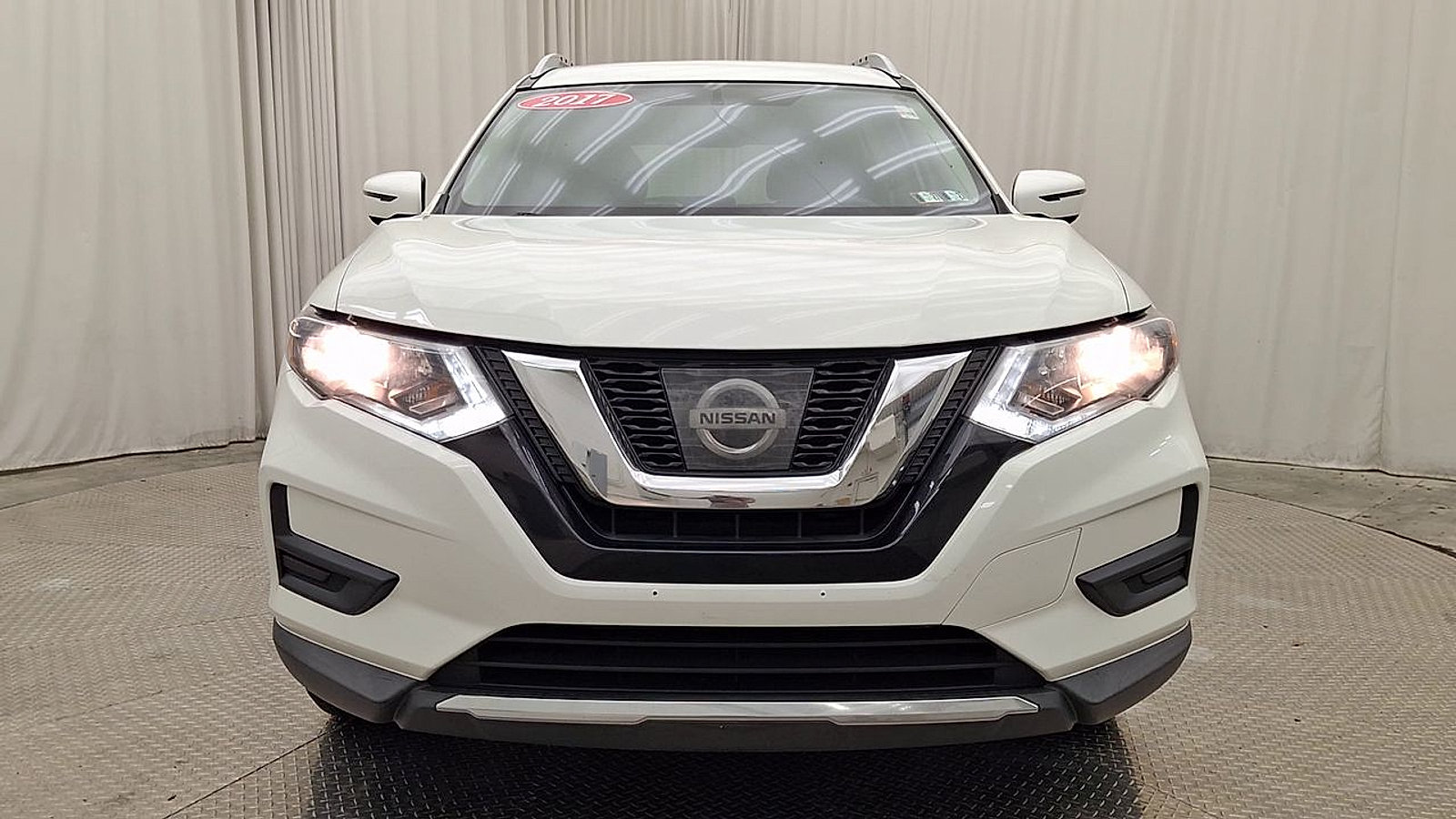 Used 2017 Nissan Rogue SV AWD/4WD image 9
