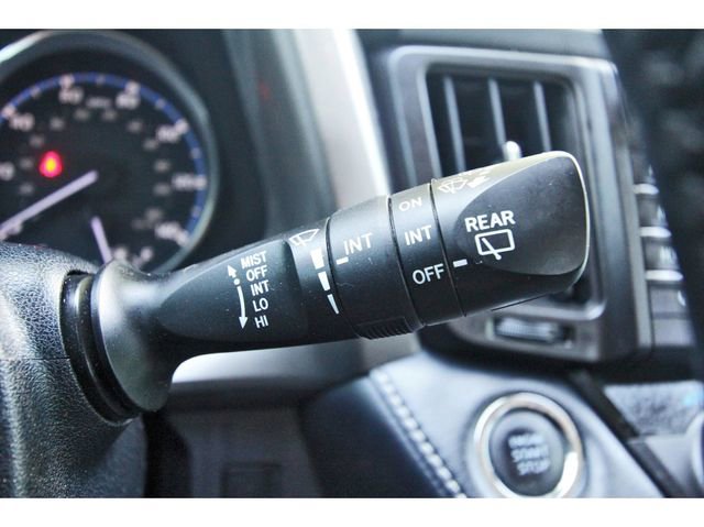 Used 2018 Toyota RAV4 Limited image 17