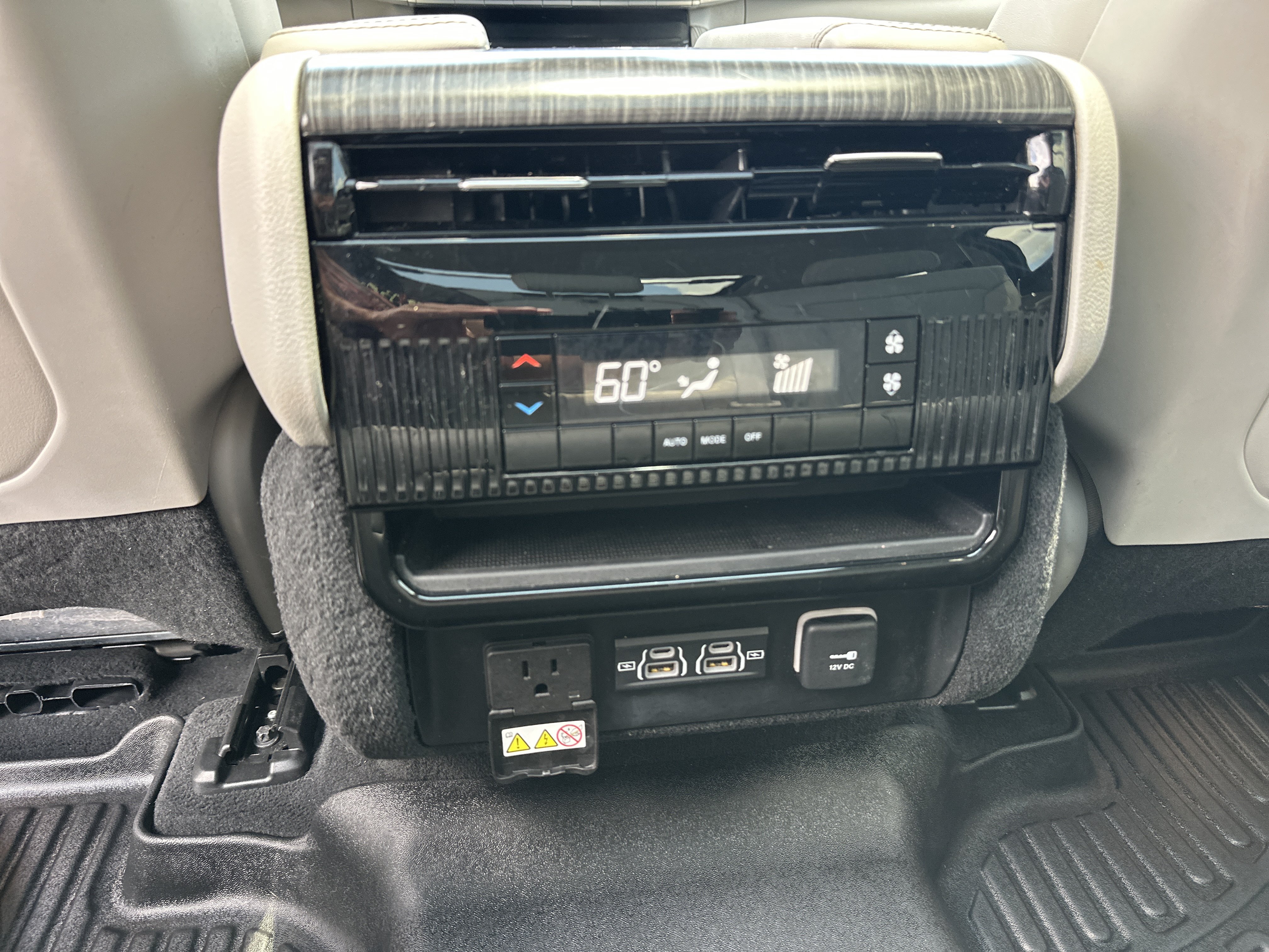 Used 2023 Jeep Wagoneer Series II w/ Premium Group I AWD/4WD image 23