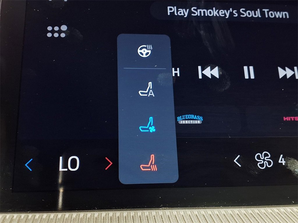 Used 2025 Ford Explorer ST image 17