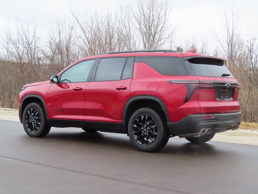 Certified 2025 Chevrolet Traverse LT w/ Midnight/Sport Edition image 4