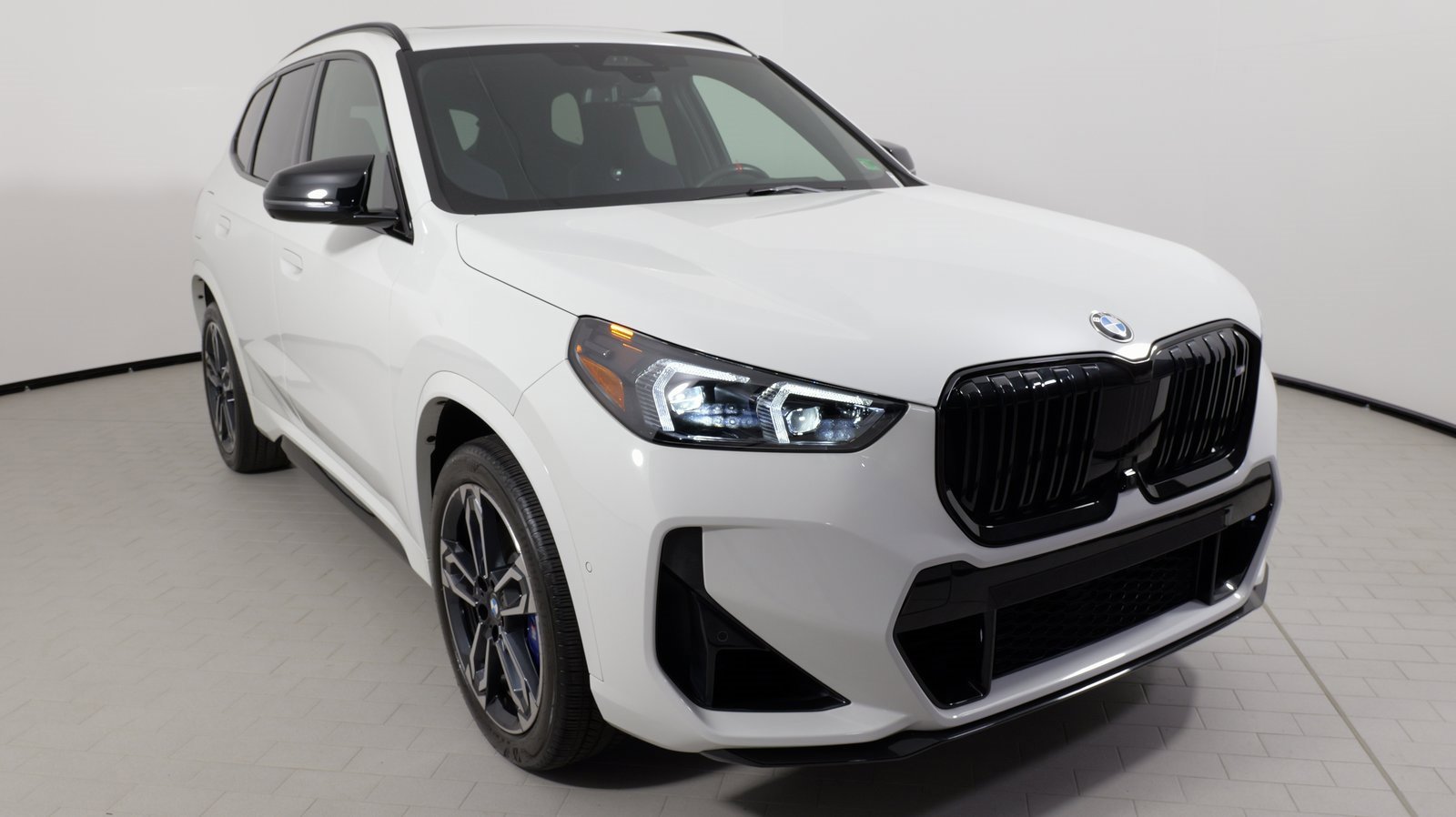 Used 2024 BMW X1 M35i w/ Premium Package image 7