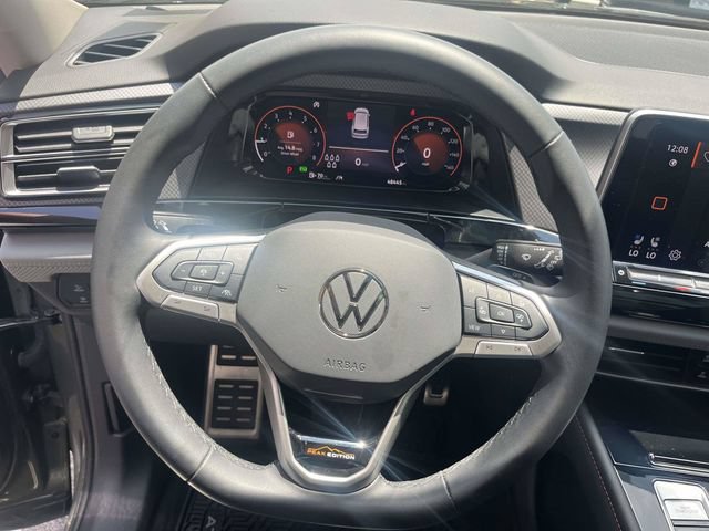 Used 2024 Volkswagen Atlas Peak Edition SE AWD/4WD image 25