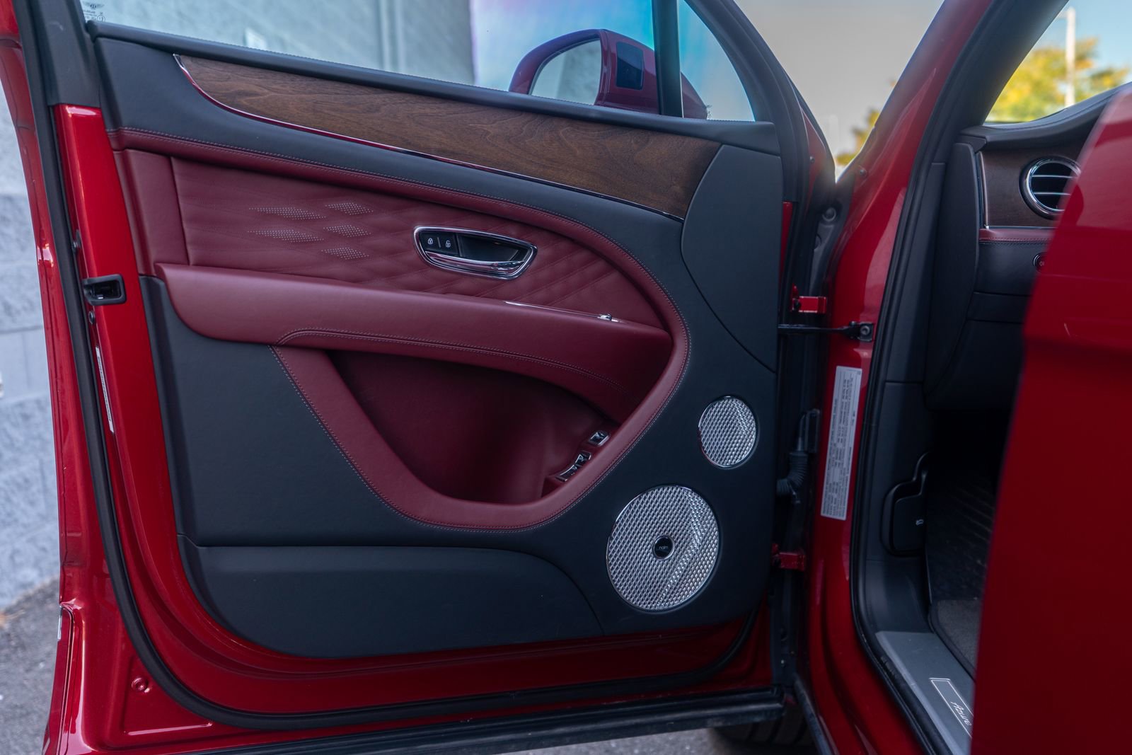 Certified 2024 Bentley Bentayga Extended Wheelbase image 22