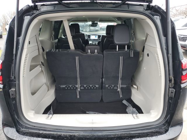 Used 2023 Chrysler Pacifica Touring-L FWD image 30
