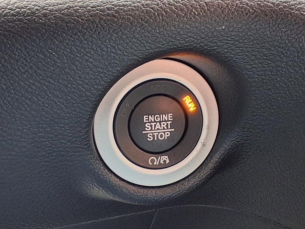 Used 2026 Chrysler Pacifica Select image 21