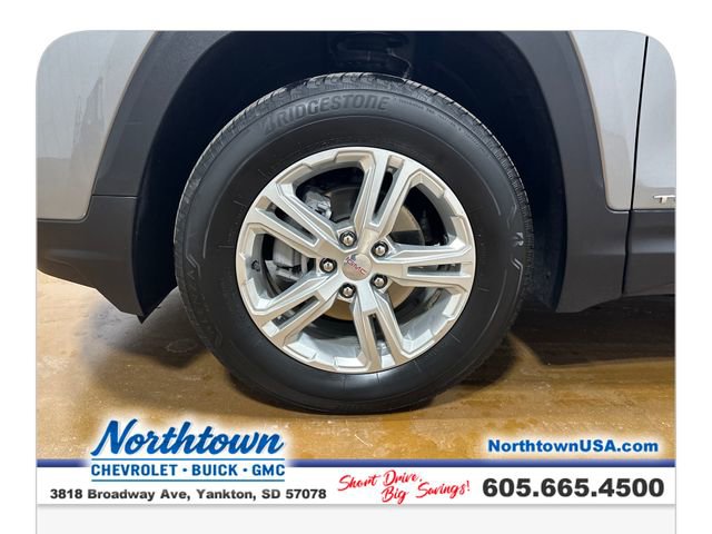 Used 2024 GMC Terrain SLE w/ Driver Convenience Package image 13