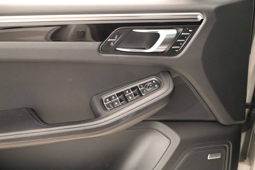 Used 2019 Porsche Macan S AWD/4WD image 22