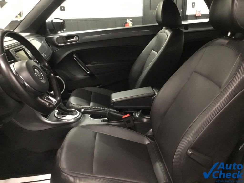 Used 2019 Volkswagen Beetle 2.0T S image 32