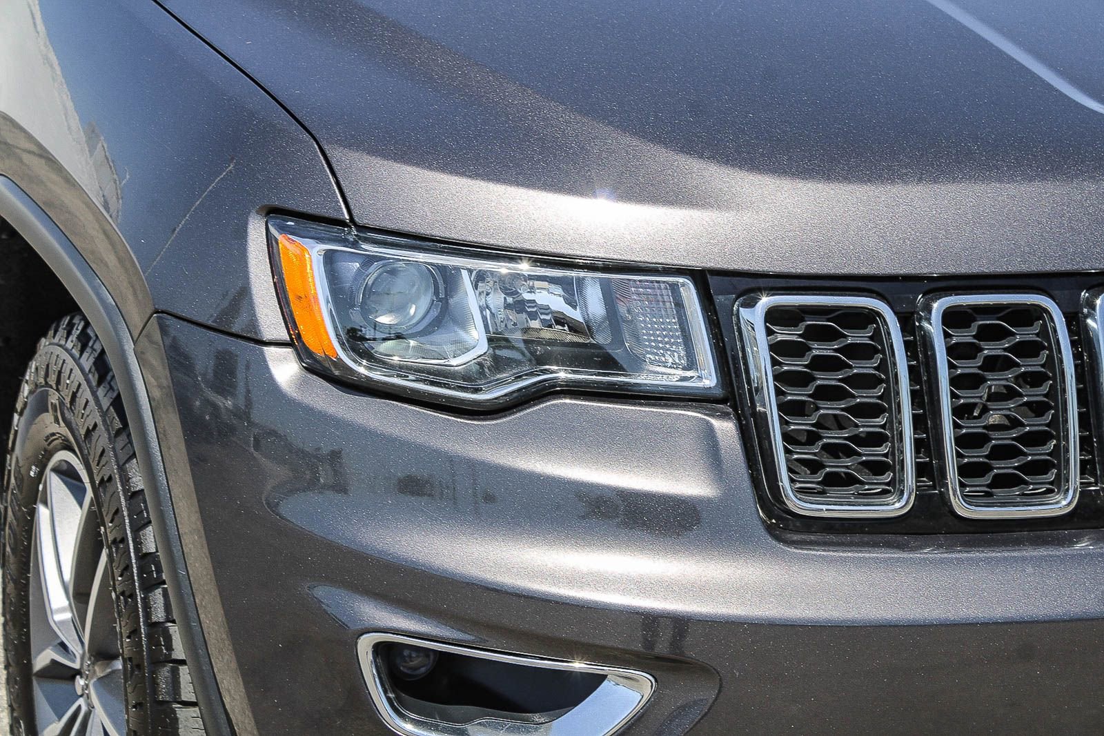 Used 2020 Jeep Grand Cherokee Laredo w/ 18" Wheel & 8.4" Radio Group image 4