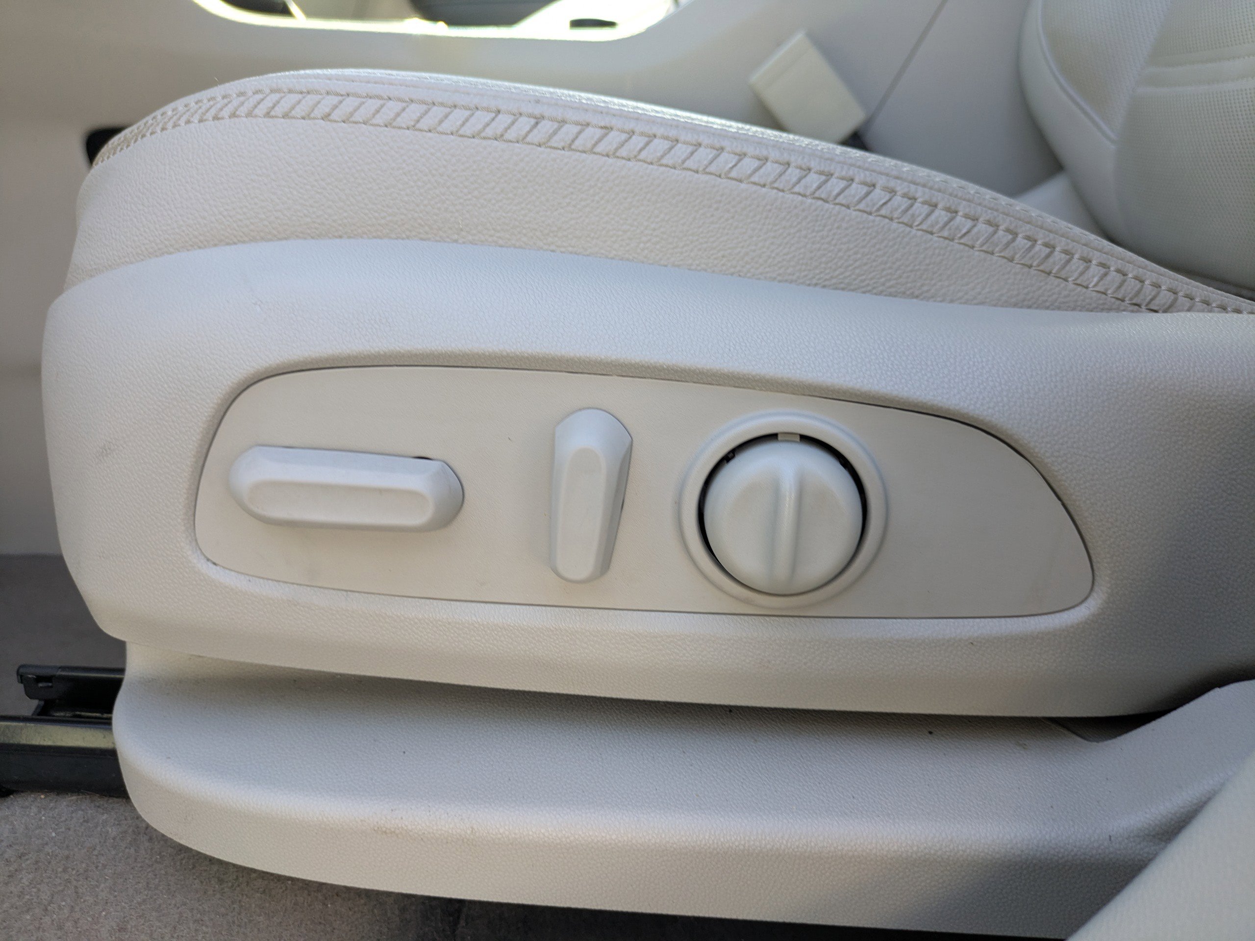 Used 2023 GMC Terrain Denali image 13