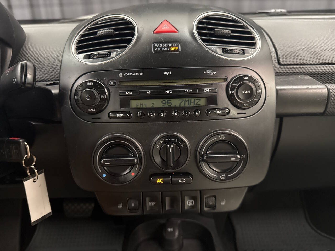 Used 2007 Volkswagen Beetle Triple White Edition FWD image 14