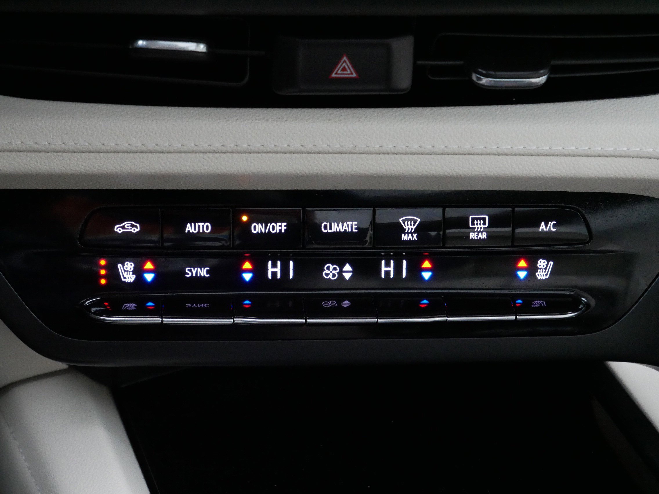 Used 2023 Buick Envision Avenir image 23