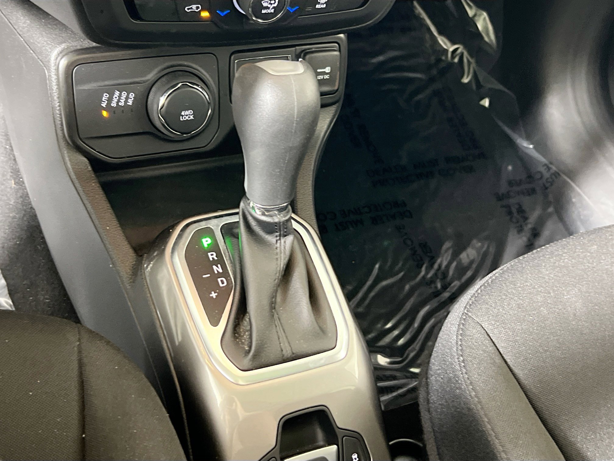 Used 2022 Jeep Renegade Latitude w/ Sun/Sound Group AWD/4WD image 17