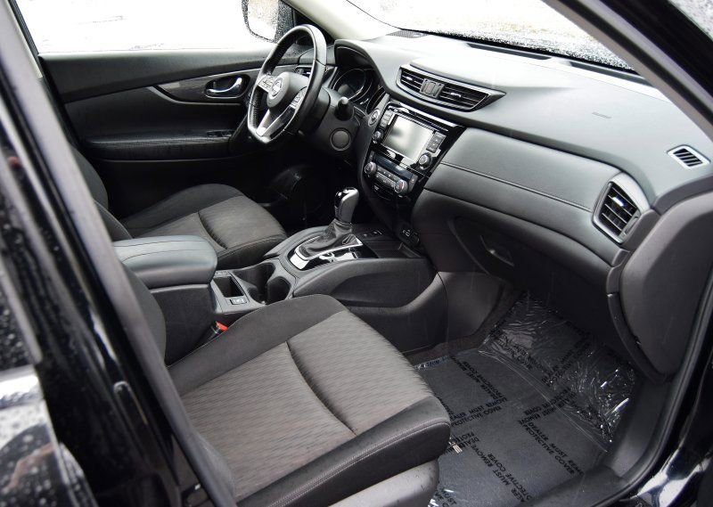 Used 2020 Nissan Rogue SV w/ Premium Package image 18