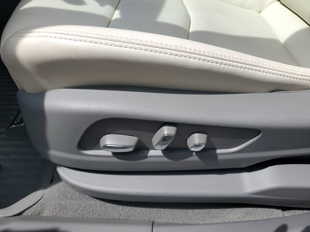 Used 2025 Cadillac XT6 Premium Luxury w/ LPO, Floor Liner Package AWD/4WD image 7