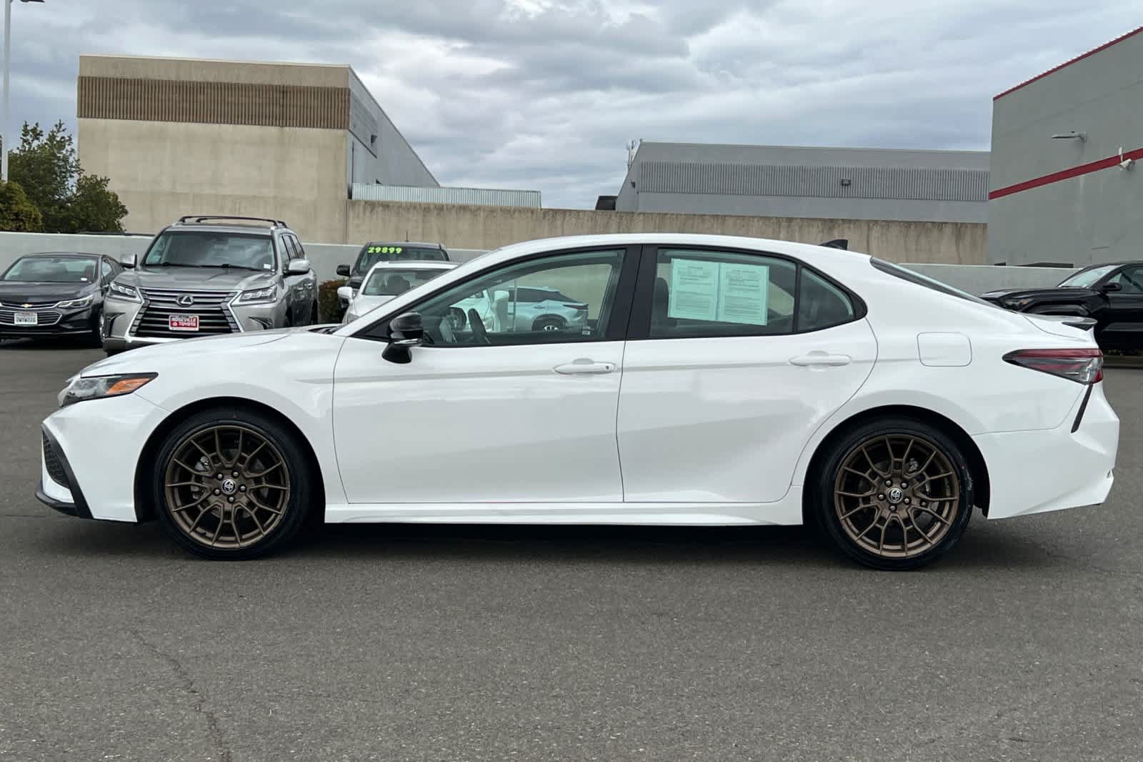 Used 2023 Toyota Camry SE FWD image 9