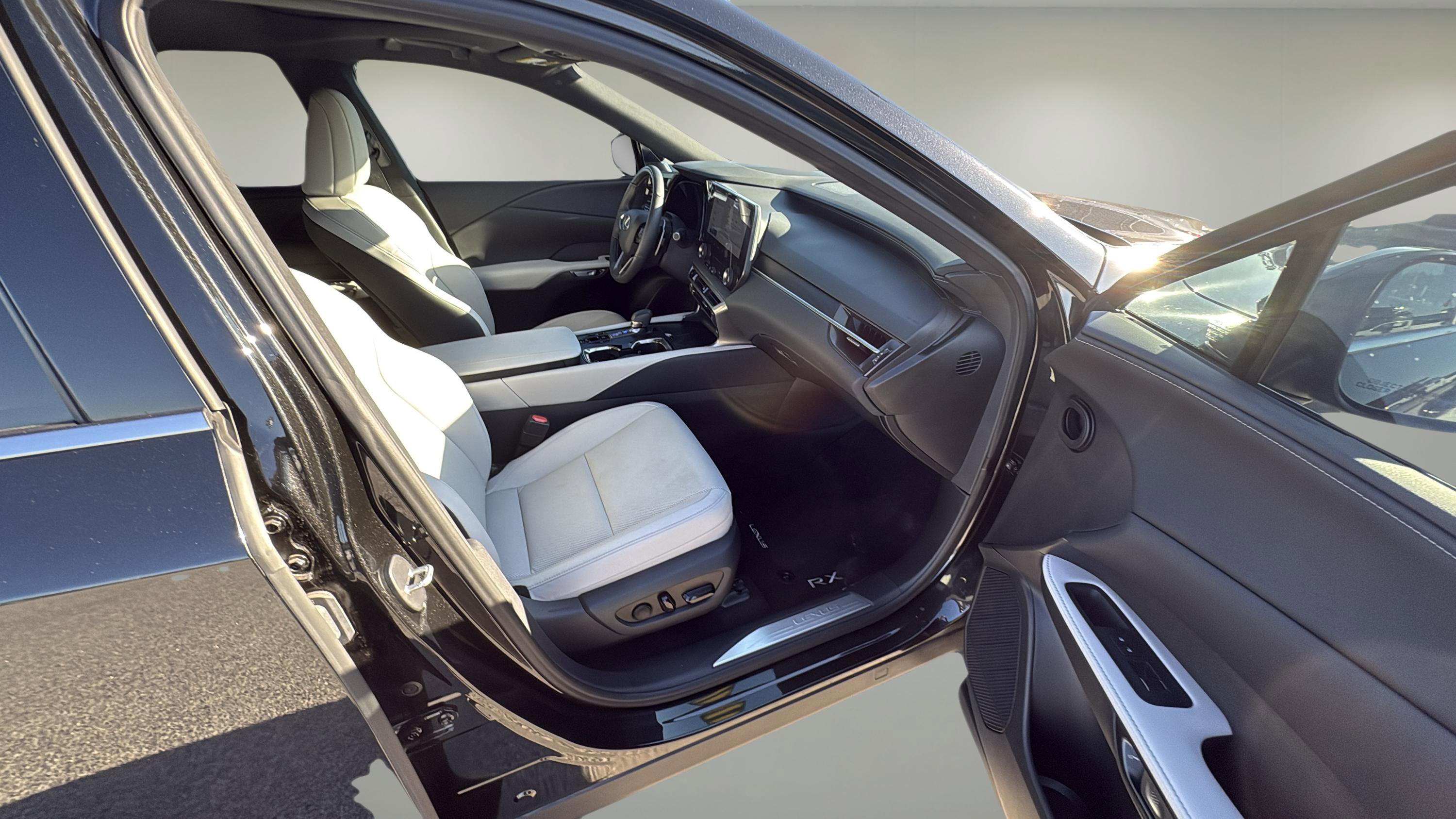 Used 2024 Lexus RX 350 FWD image 13