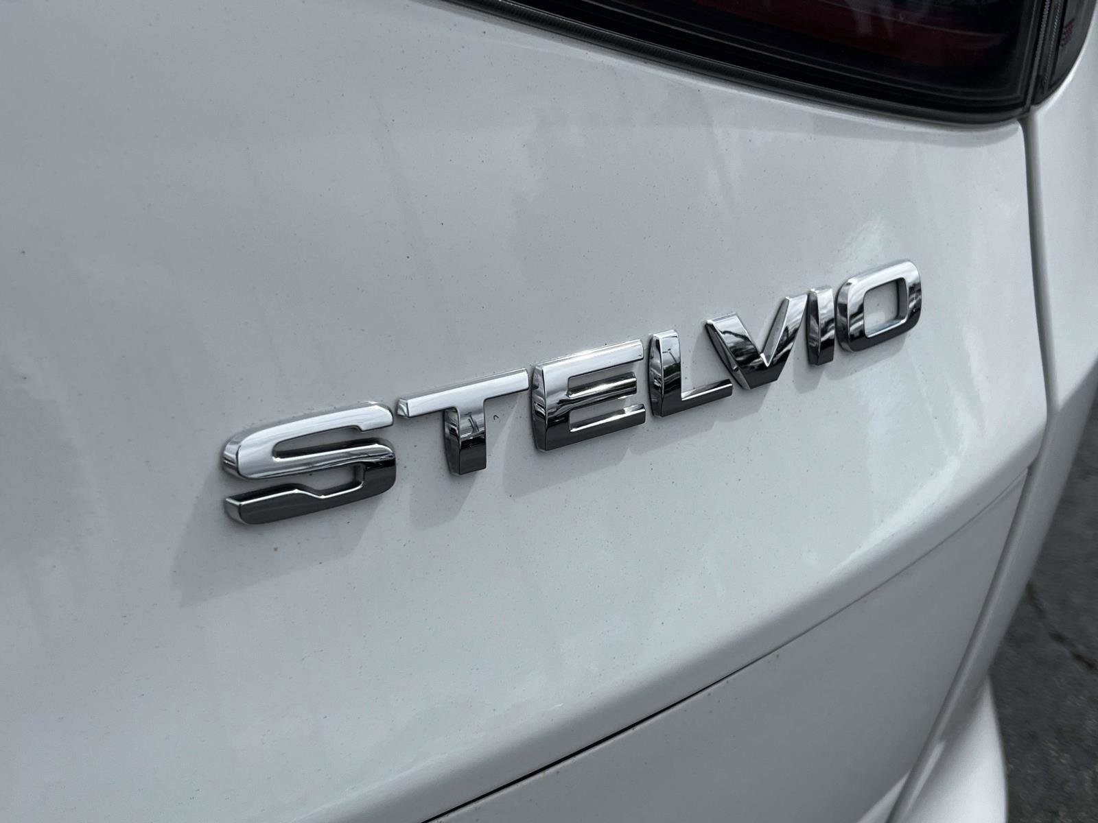 Used 2024 Alfa Romeo Stelvio Sprint image 36