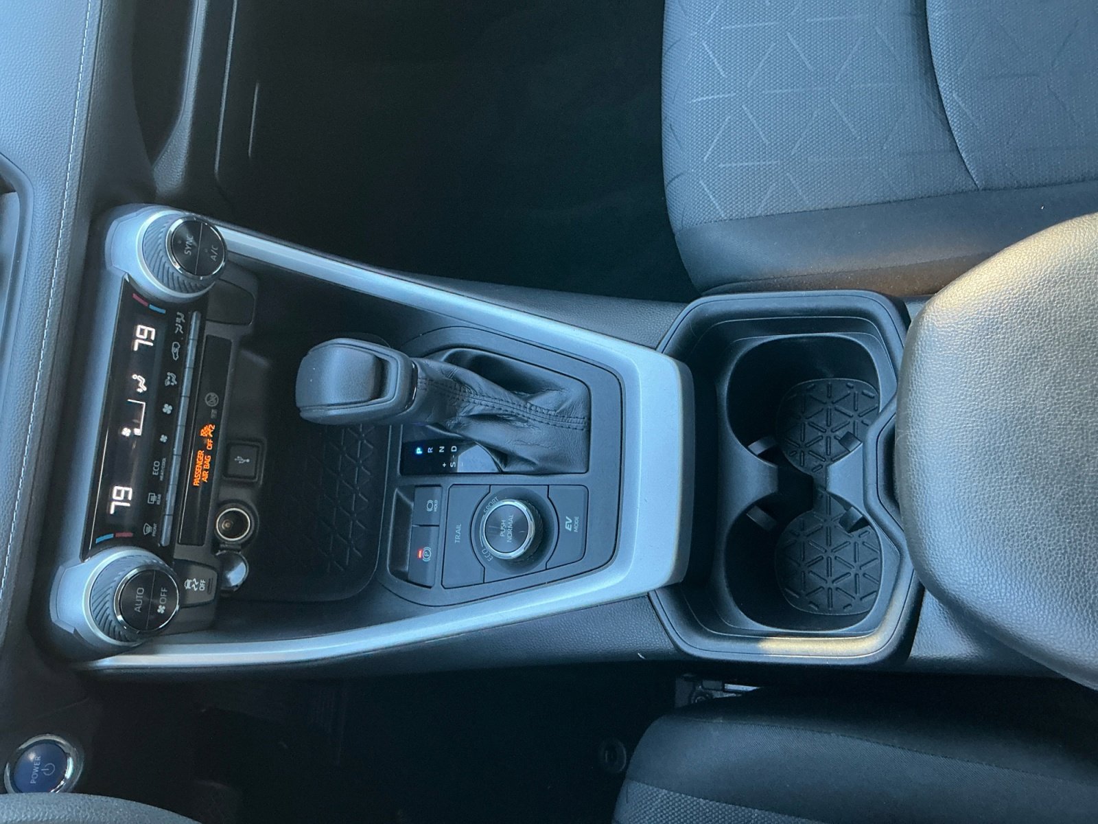 Used 2021 Toyota RAV4 XLE w/ Carpet Mat Package (TMS) image 15