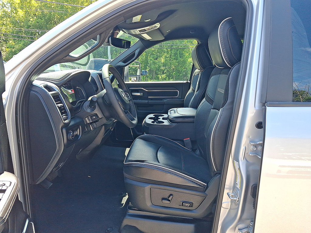 Used 2026 RAM 2500 Laramie AWD/4WD image 11