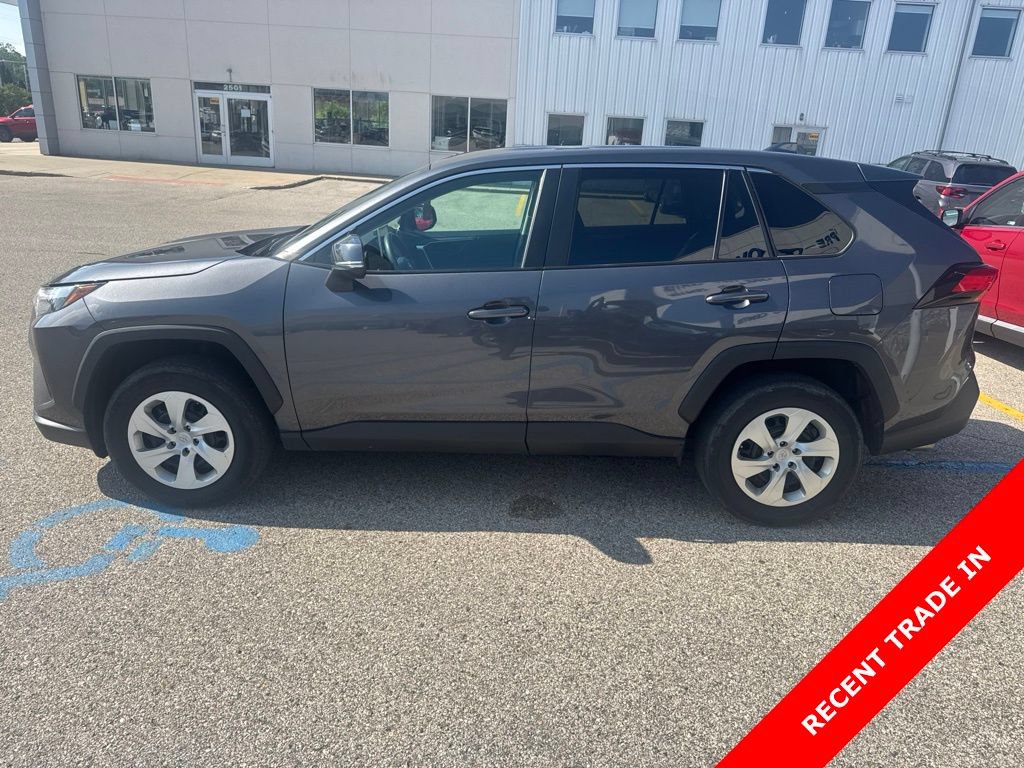 Used 2023 Toyota RAV4 LE AWD/4WD image 7
