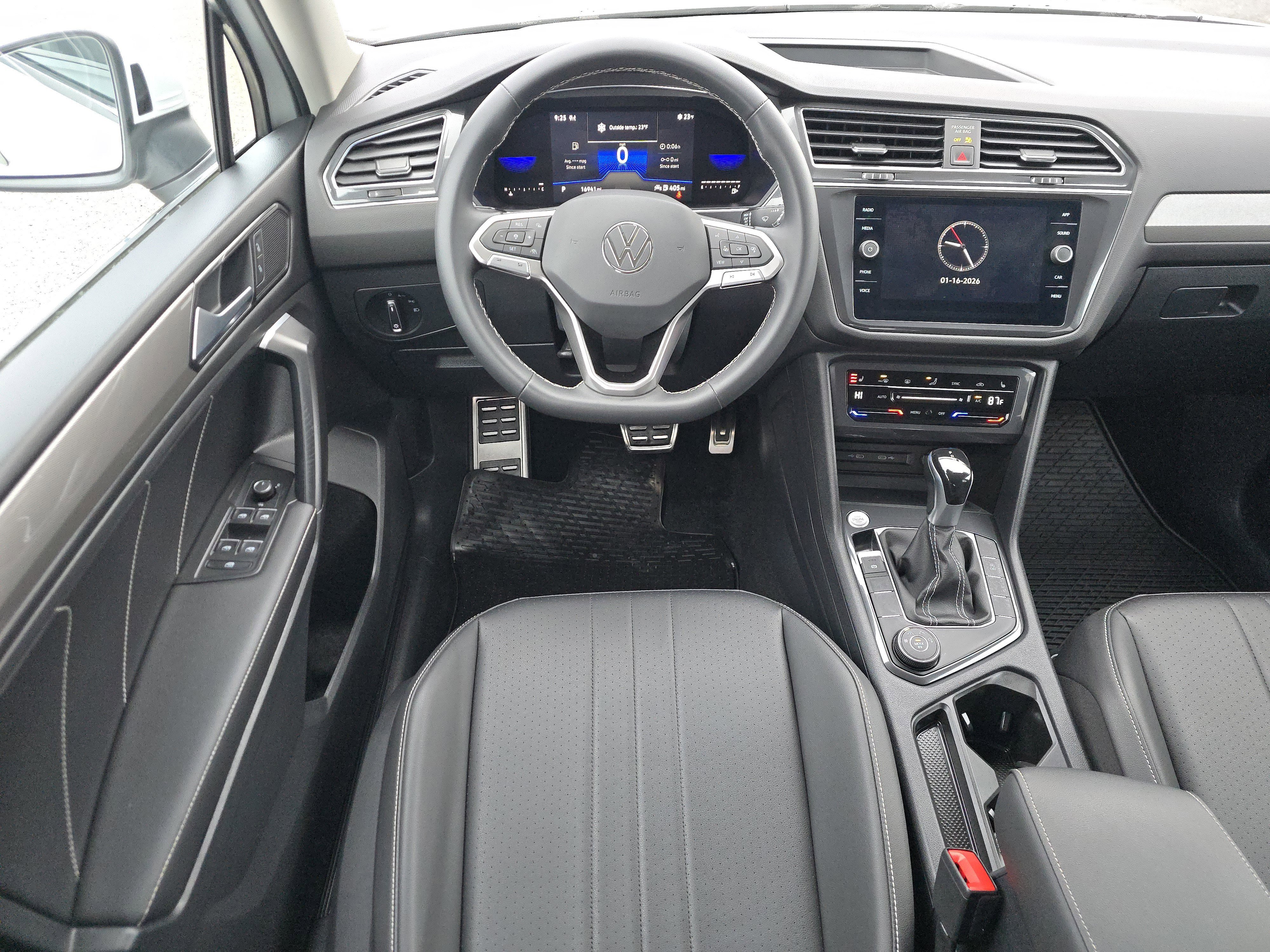 Certified 2023 Volkswagen Tiguan SE image 18