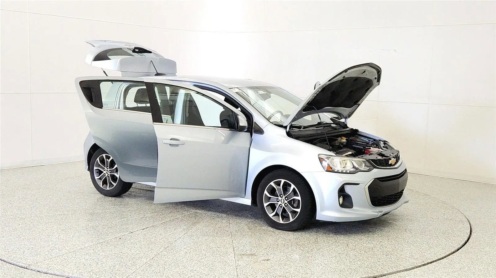 Used 2017 Chevrolet Sonic LT w/ Convenience Package FWD image 9