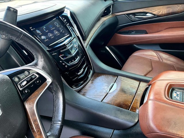 Used 2017 Cadillac Escalade ESV Luxury RWD image 14