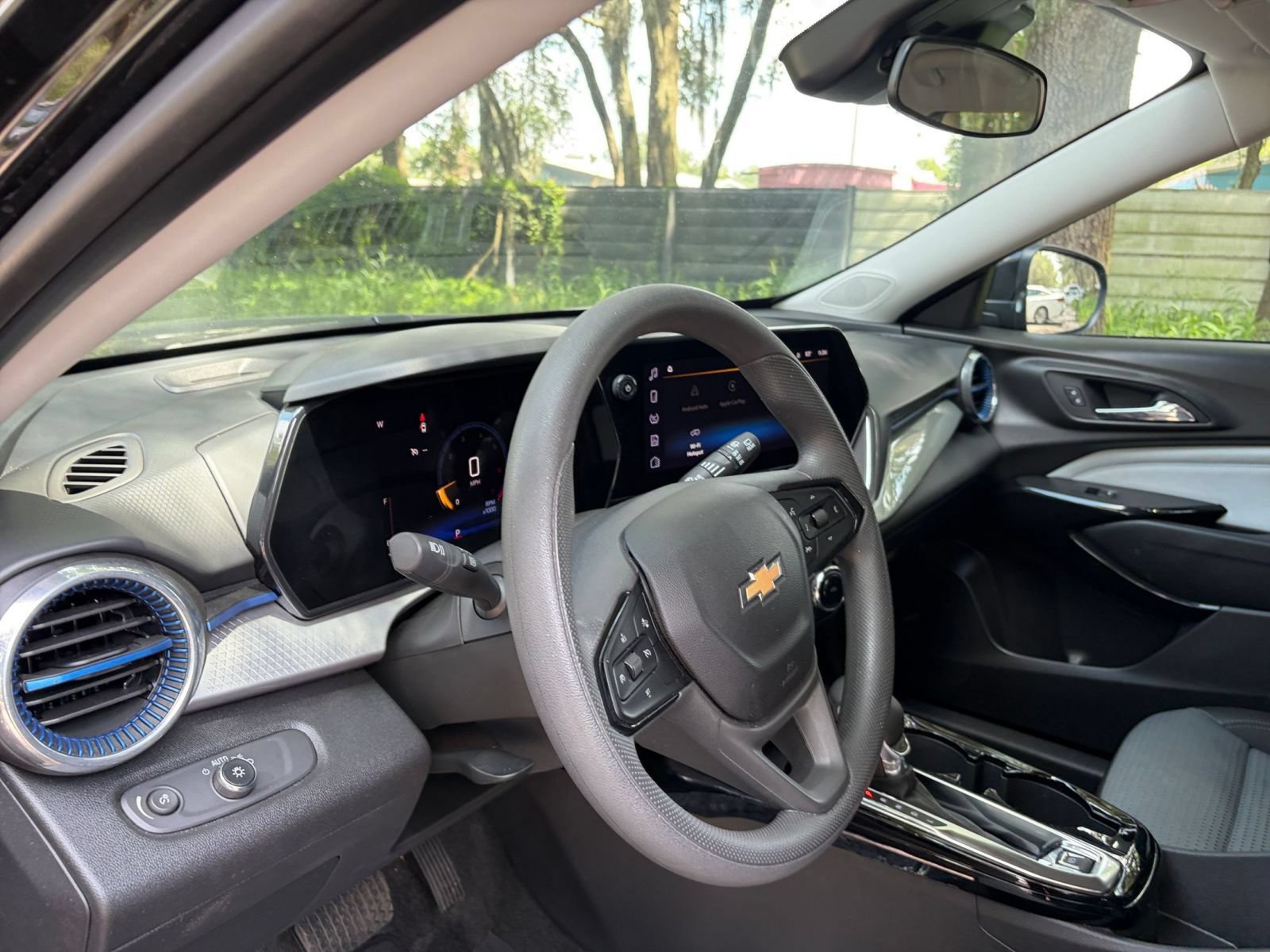 Used 2025 Chevrolet Trax LT FWD image 33