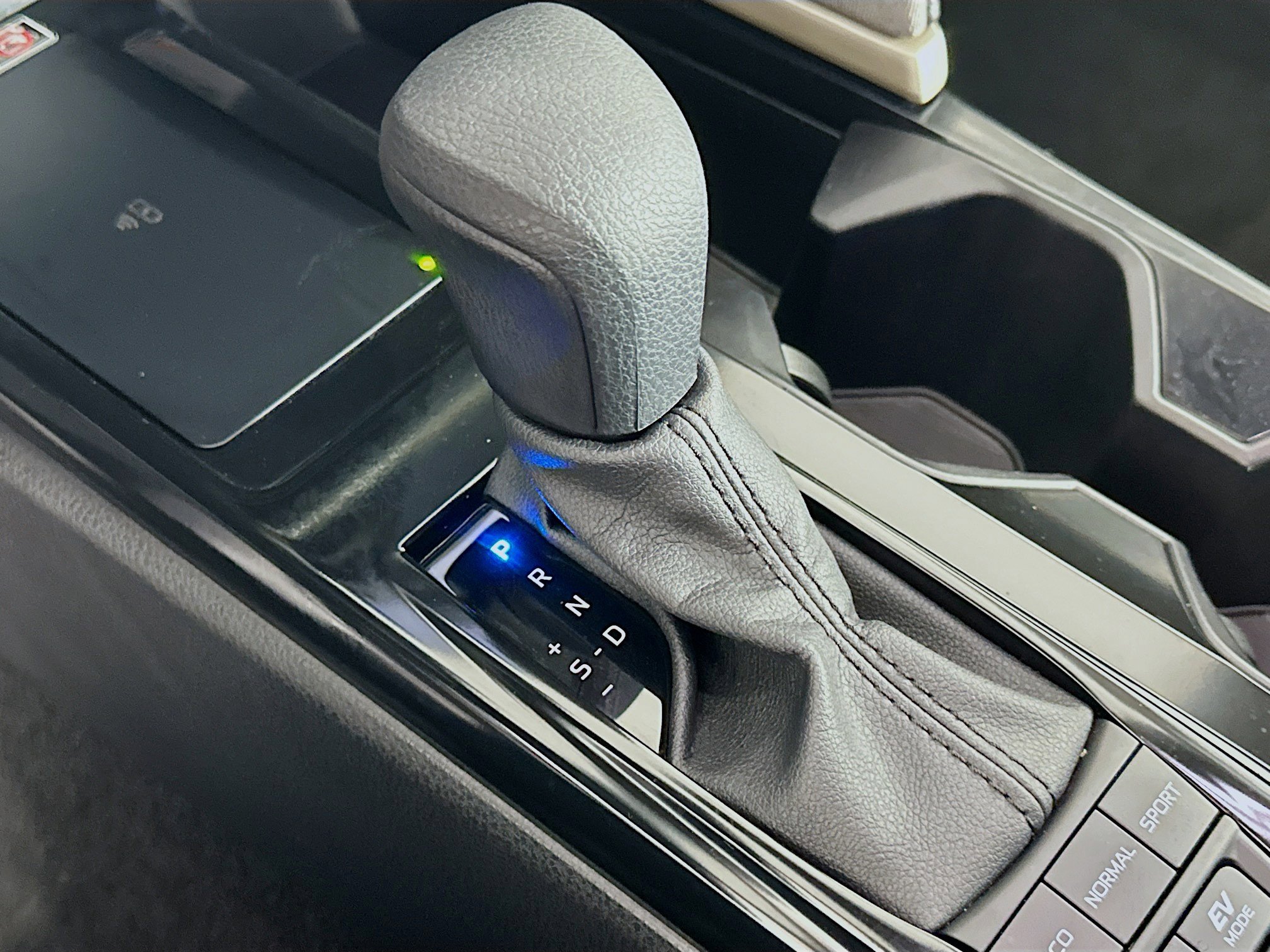 Used 2025 Toyota Camry LE w/ Convenience Package image 25