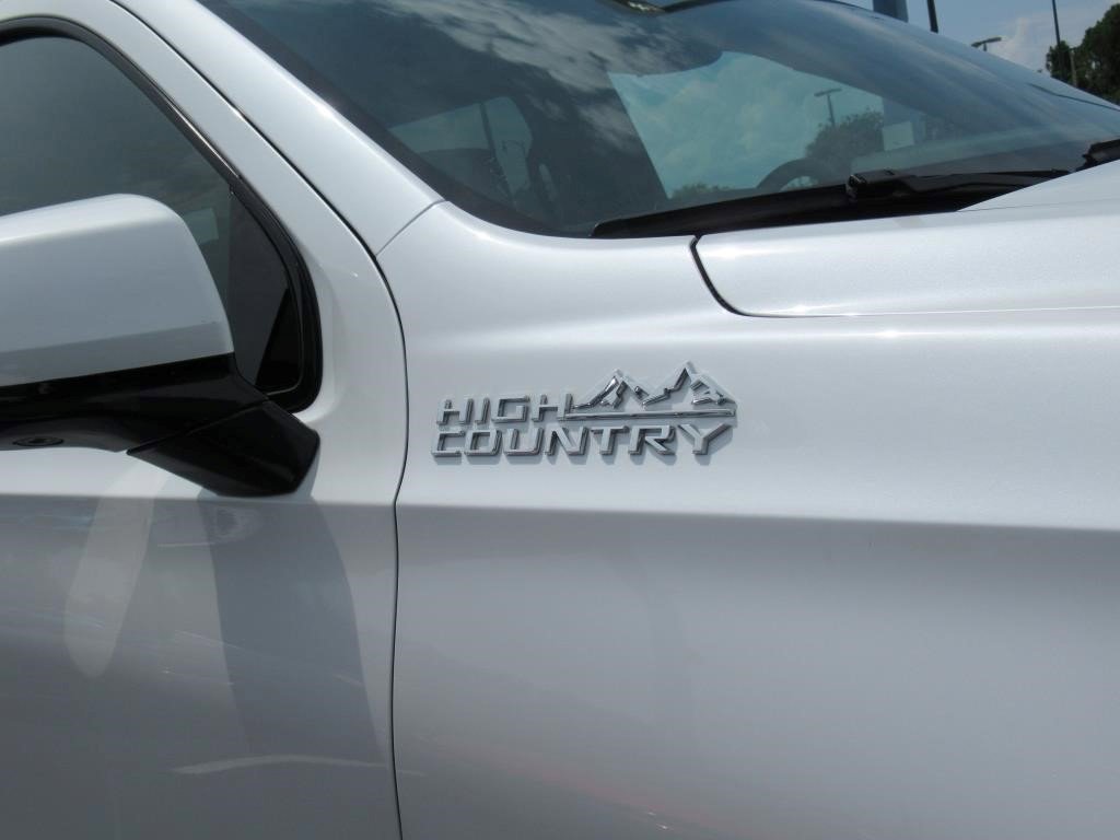 Certified 2022 Chevrolet Suburban High Country image 10