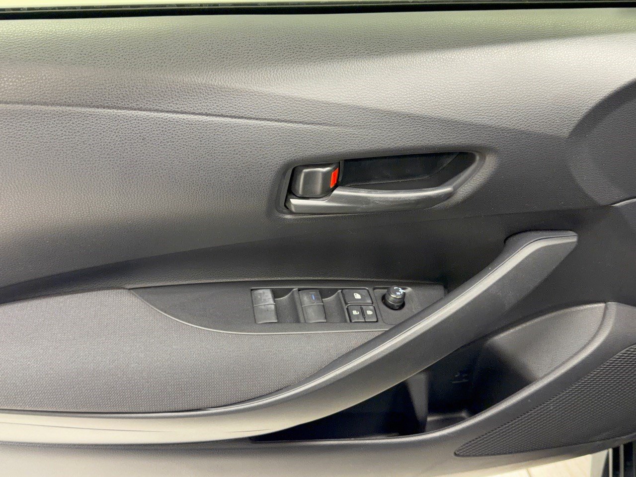 Used 2022 Toyota Corolla LE FWD image 14