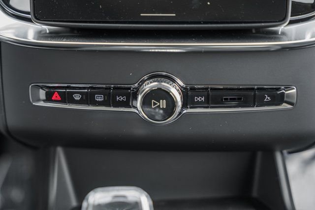 Certified 2025 Volvo XC90 T8 Core w/ Climate Package image 21